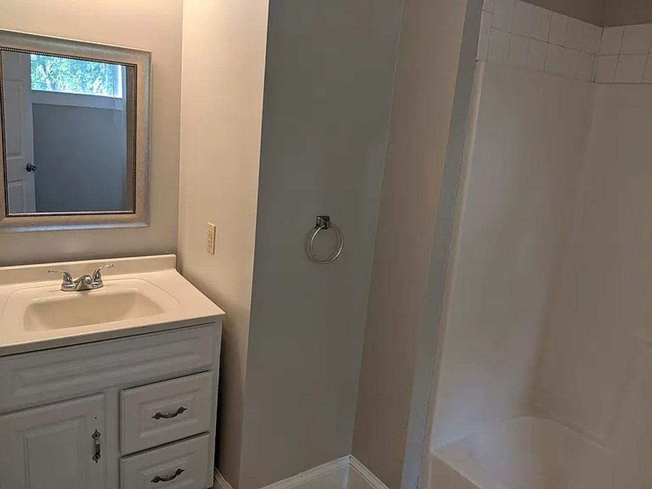 1021 W Victory Dr - Photo 3 of 8