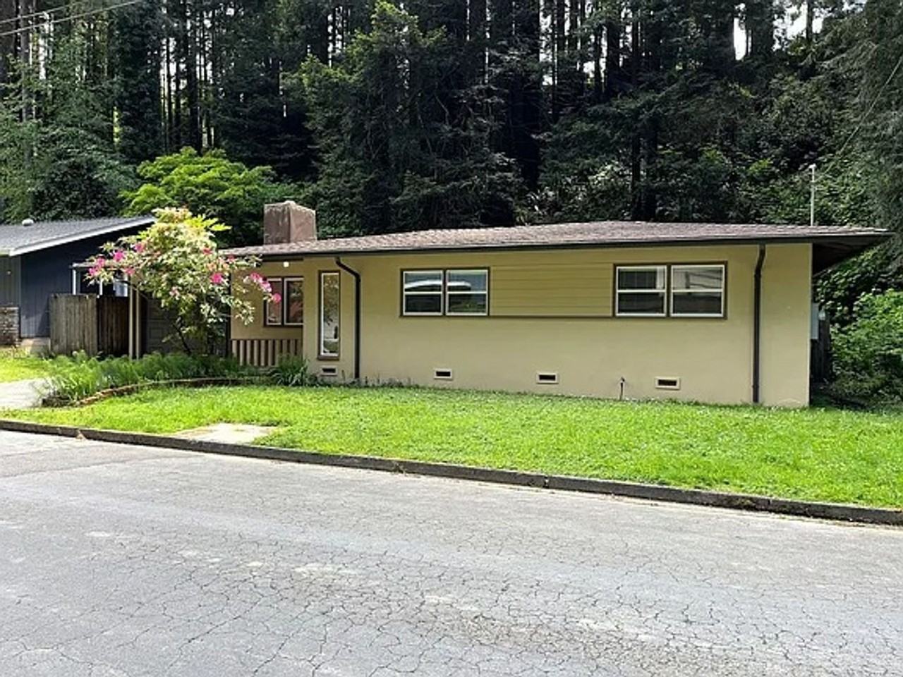 1467 Beverly Dr - Photo 2 of 10