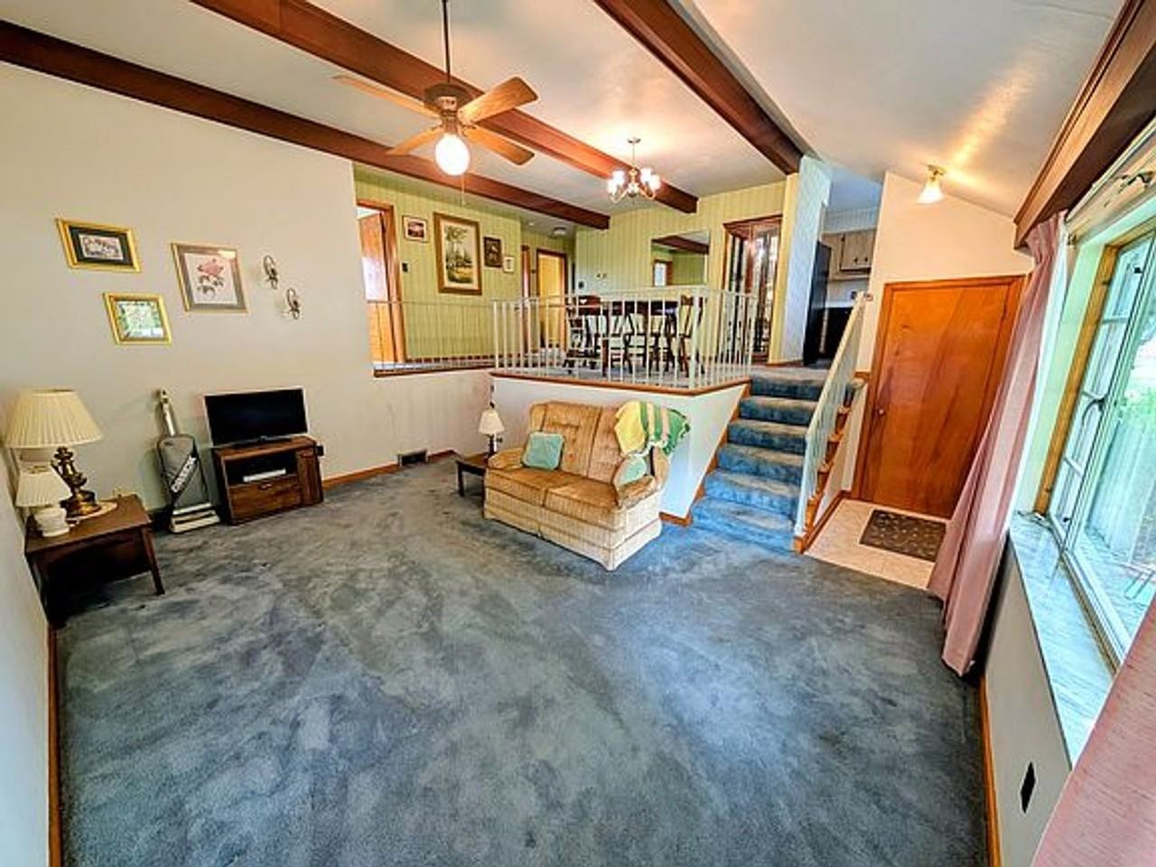 1612 W Green St - Photo 2 of 15