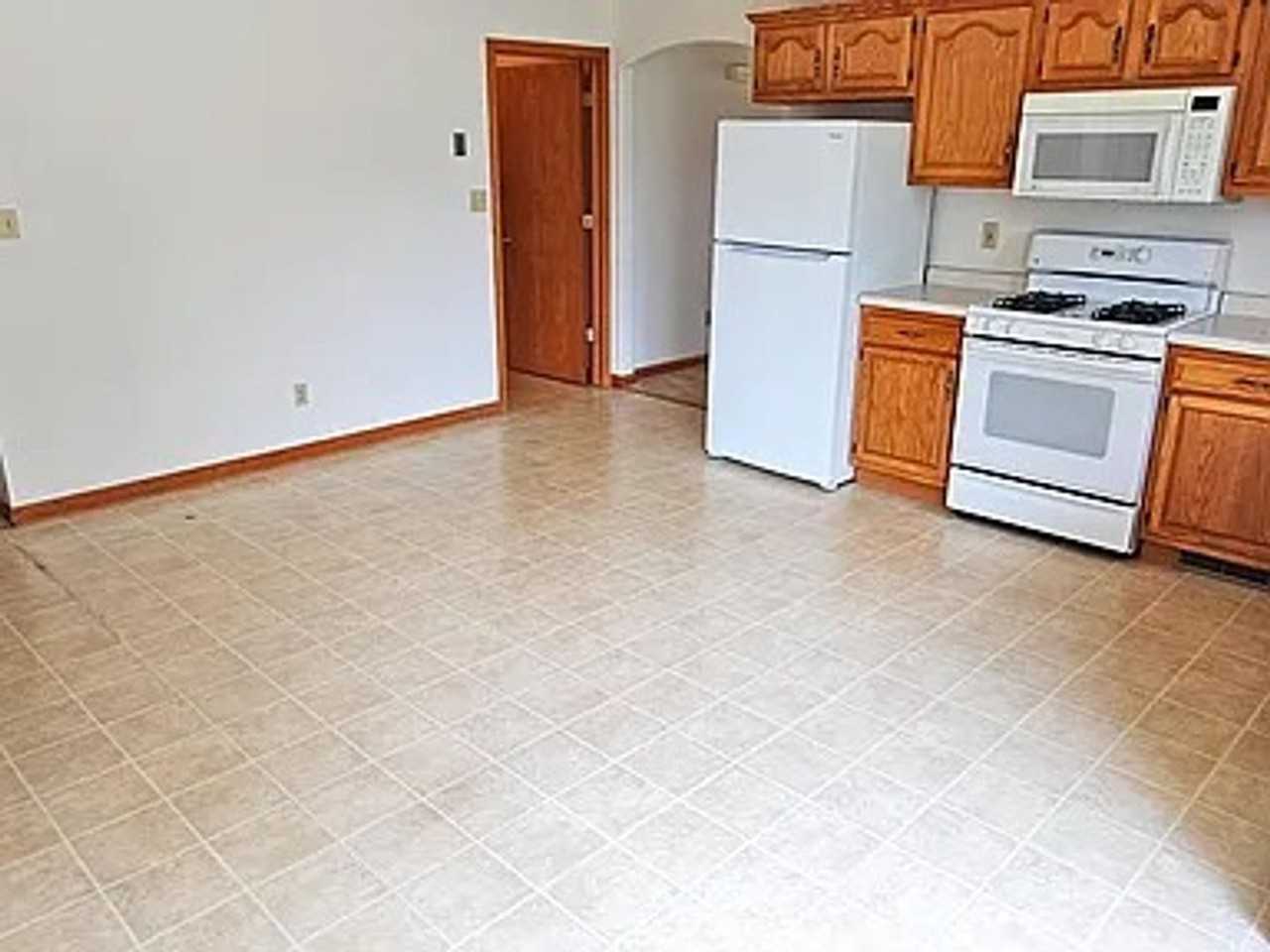 1600 Schubert Dr - Photo 3 of 12