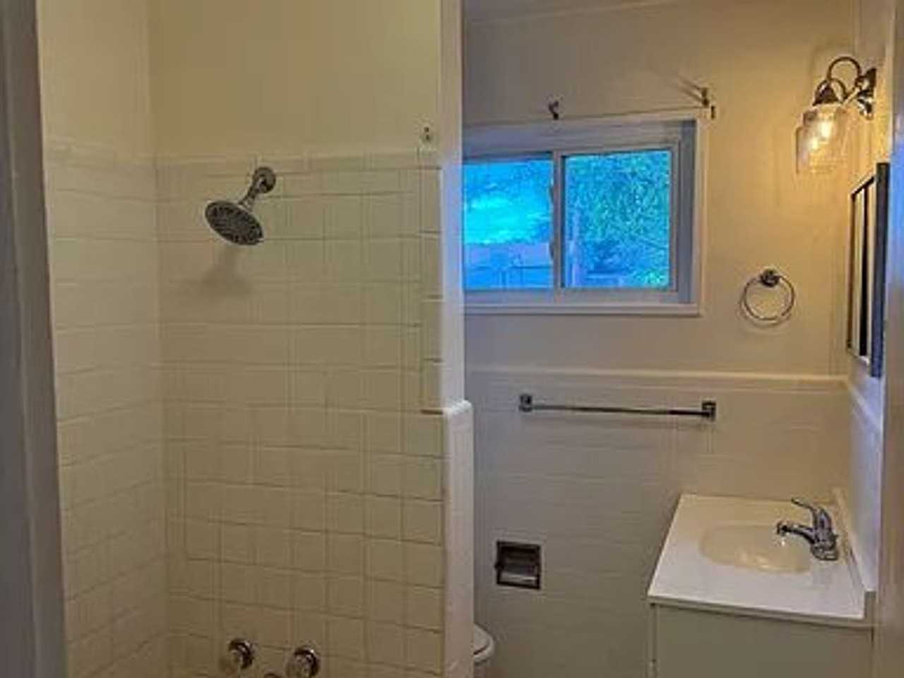 1327 E Rose Ln - Photo 2 of 10