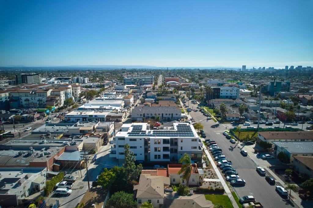 4015 Kansas St - Photo 3 of 16