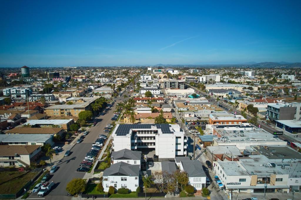 4015 Kansas St - Photo 5 of 16