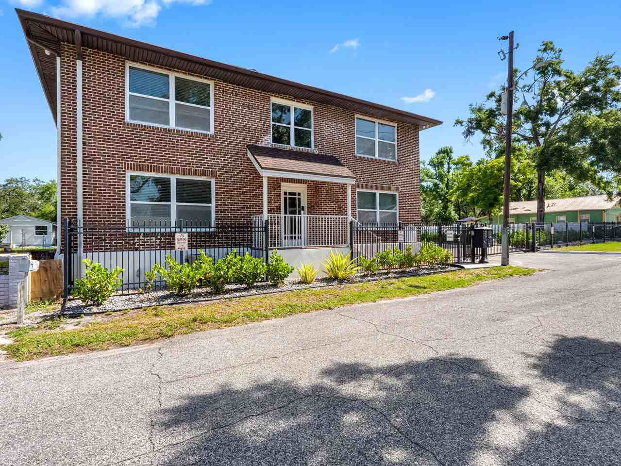 306 E Selma Ave #204 - Photo 2 of 35