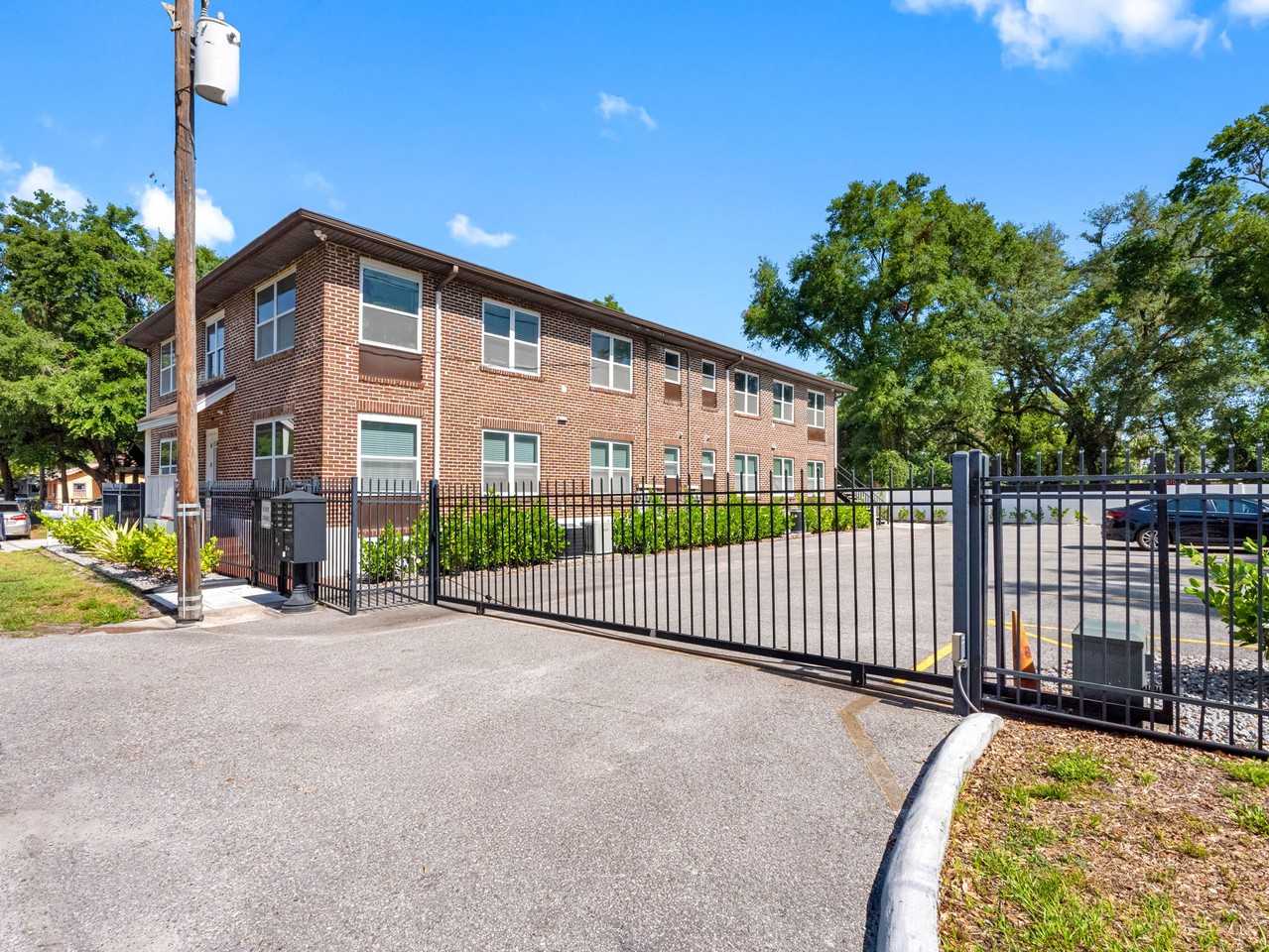 306 E Selma Ave #204 - Photo 4 of 35