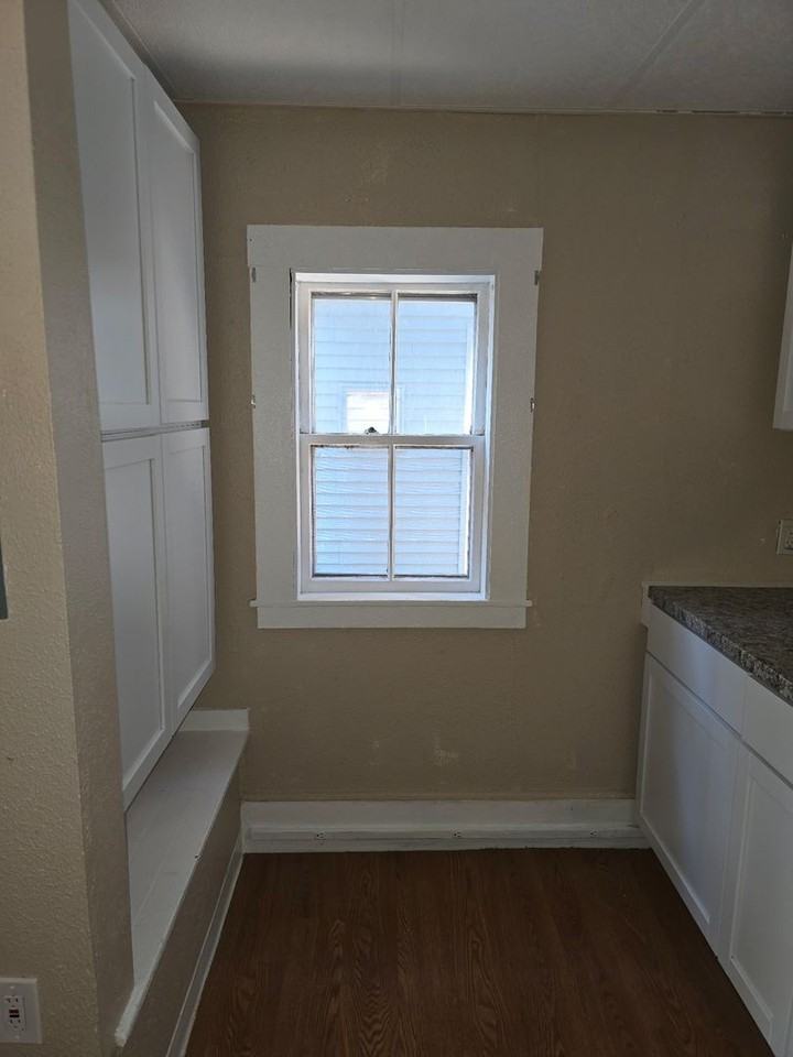 504 Main St #1 - Photo 3 of 17