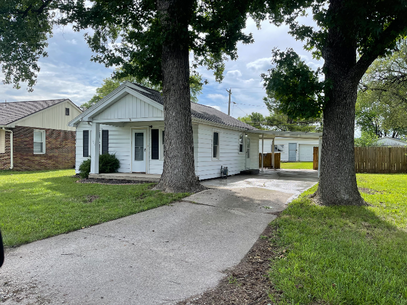 1922 Haven Dr - Photo 2 of 15