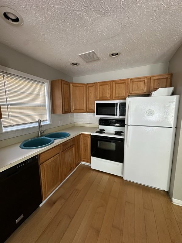 716 E Caldwell St #1 - Photo 3 of 8