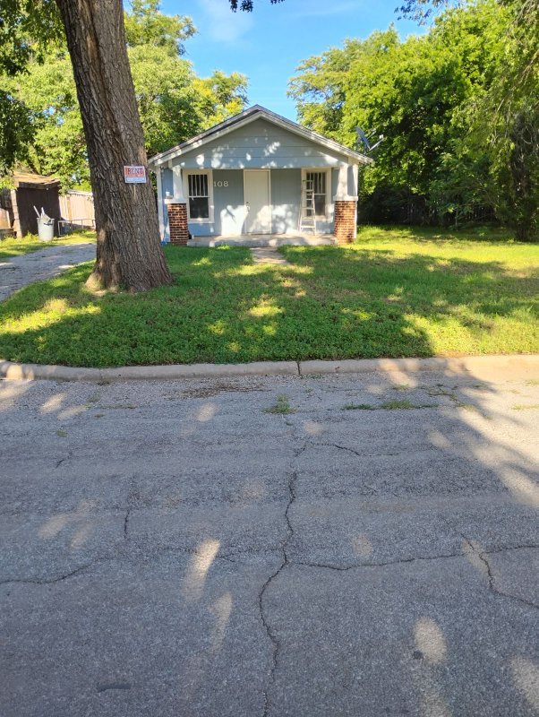 108 N Hitchcock St - Photo 2 of 16