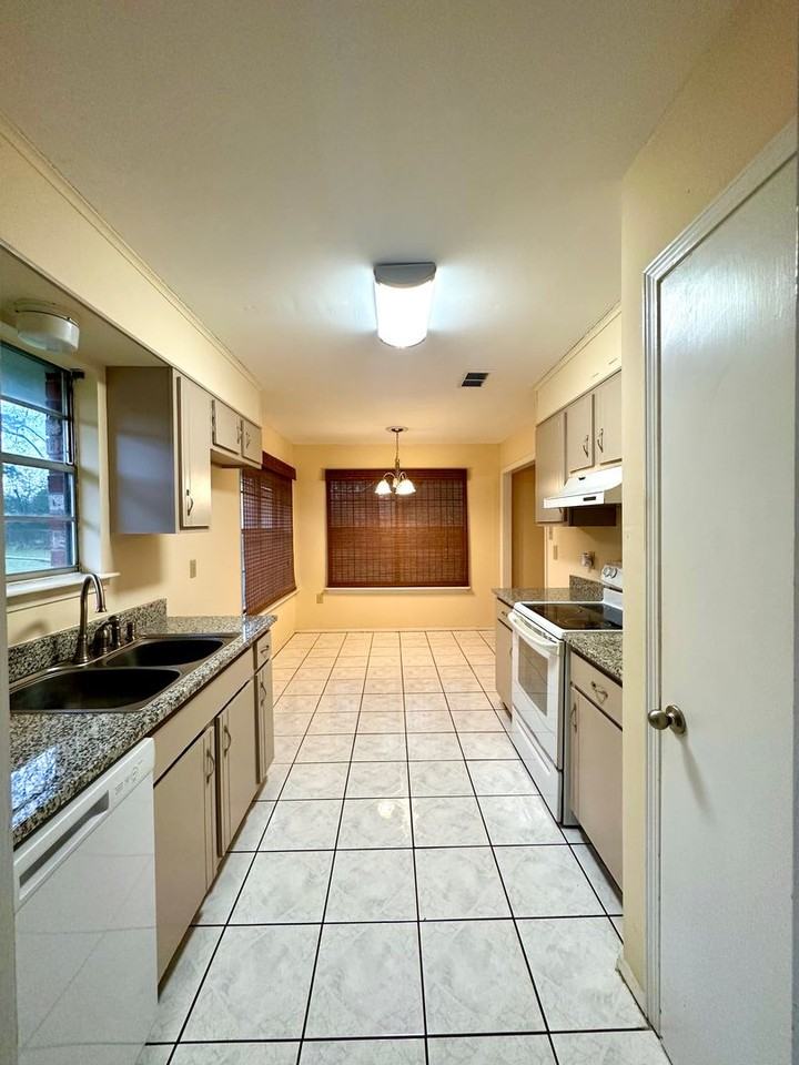 15344 Monica Ave - Photo 3 of 19