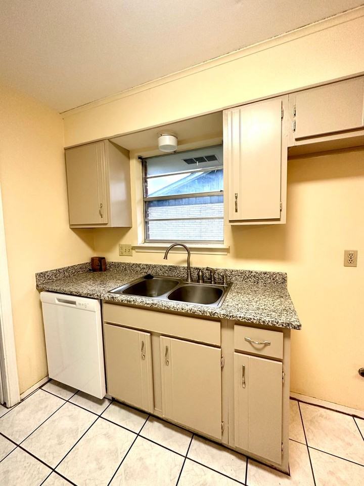 15344 Monica Ave - Photo 5 of 19