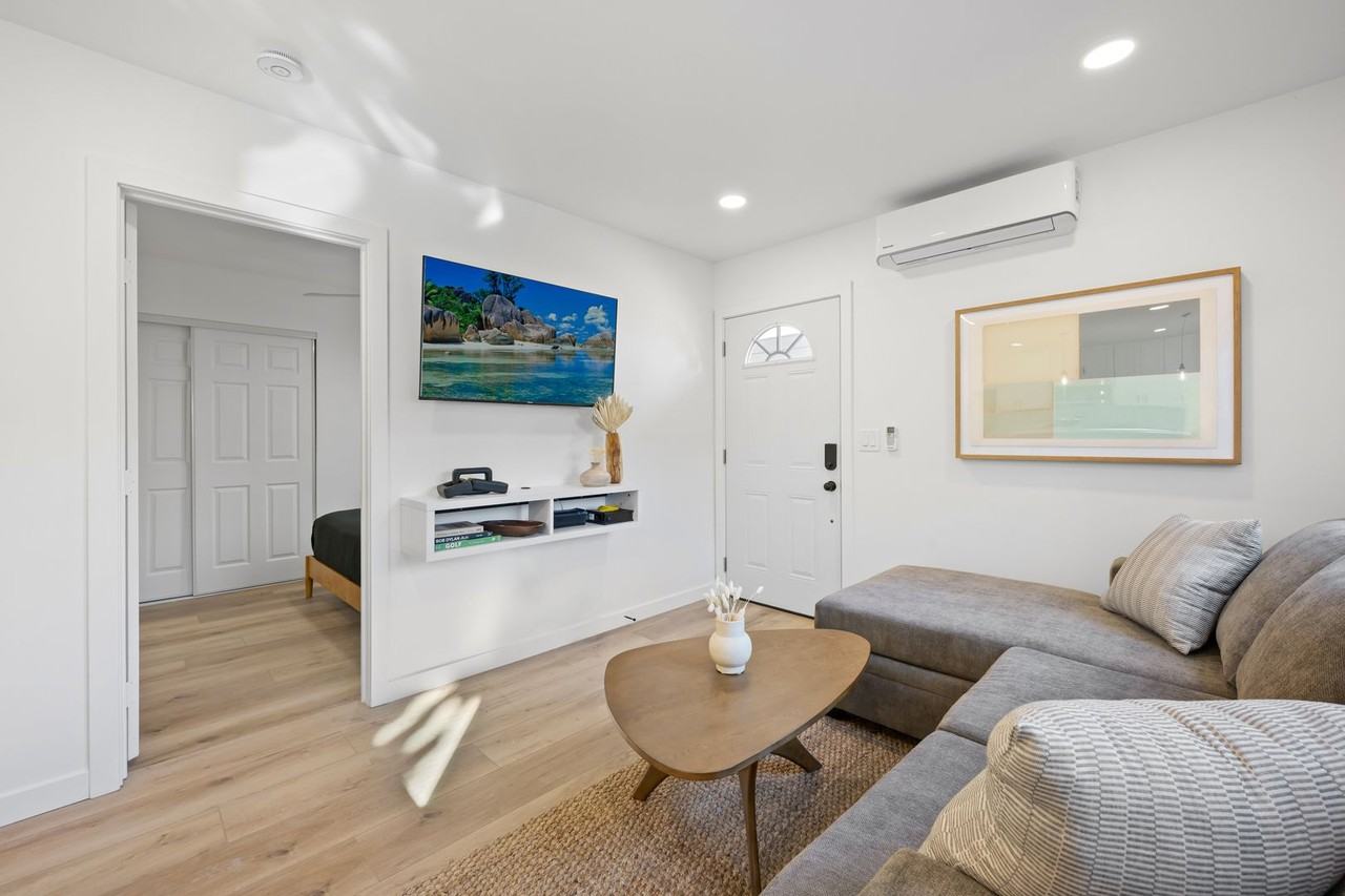 834 Island Ct - Photo 2 of 36