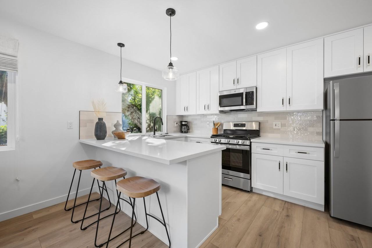 834 Island Ct - Photo 3 of 36