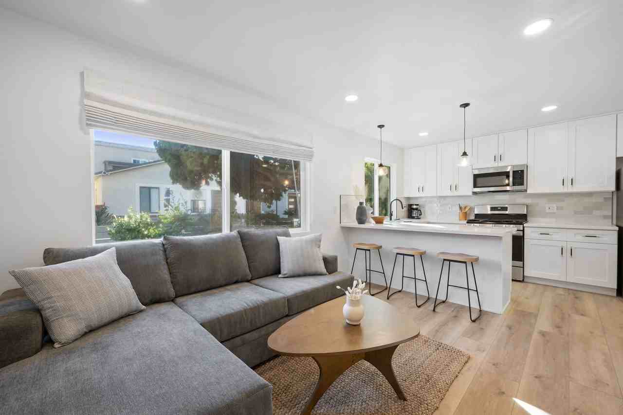 834 Island Ct - Photo 5 of 36