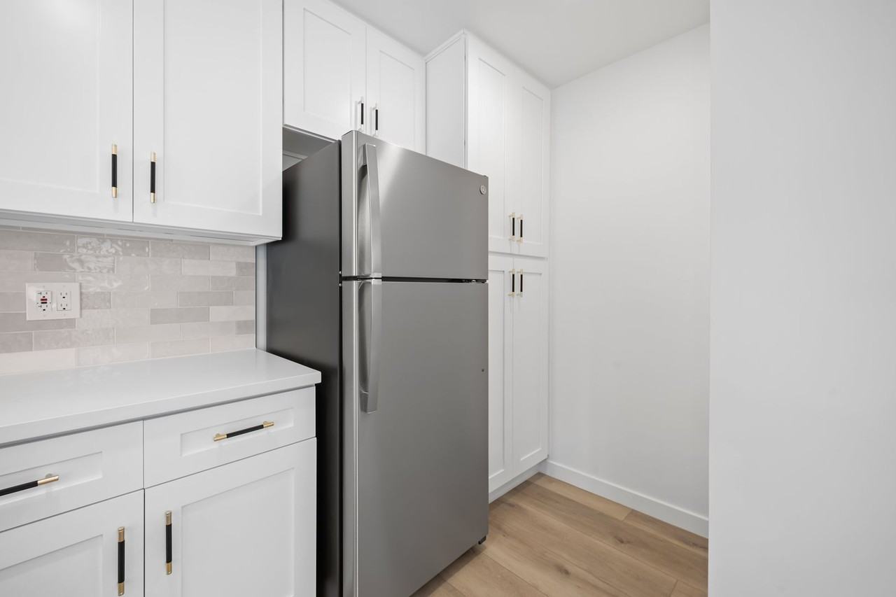 834 Island Ct - Photo 6 of 36