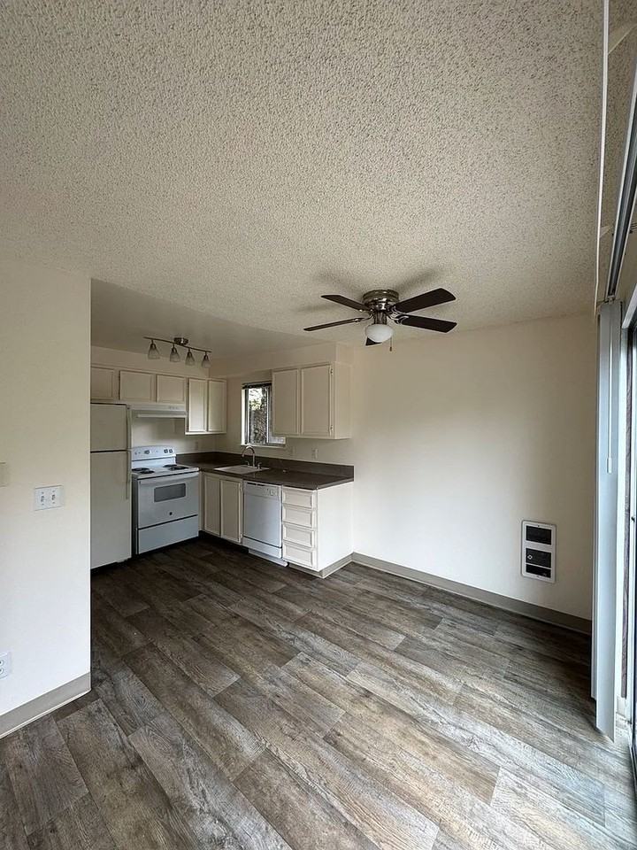 #133 WOODMONT APARTMENTS - Photo 3 of 32