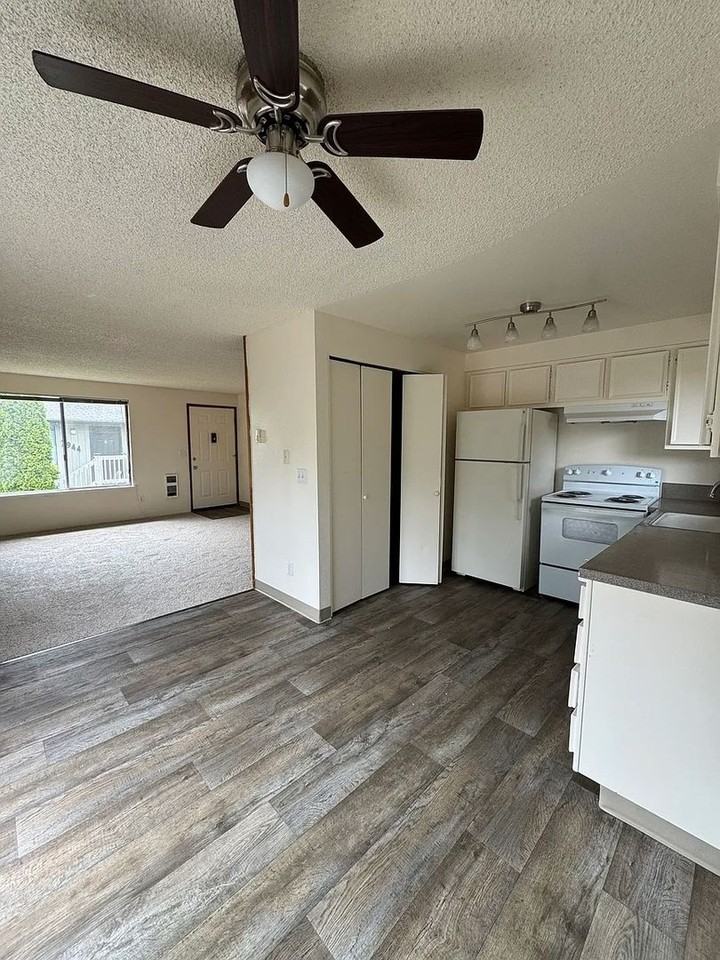 #133 WOODMONT APARTMENTS - Photo 4 of 32