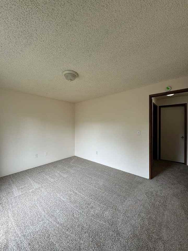 #133 WOODMONT APARTMENTS - Photo 6 of 32