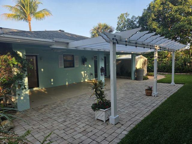 142 Queens Lane - Photo 3 of 13