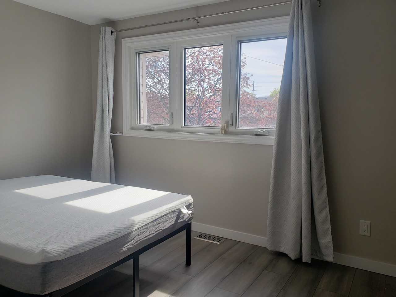 551 Dorchester Drive - Photo 3 of 23