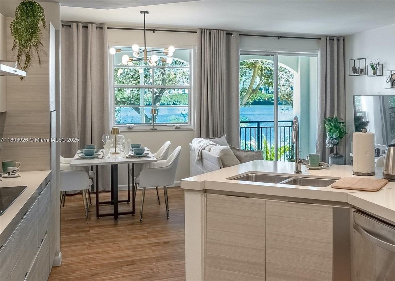 3255 Ne 184th St #12206