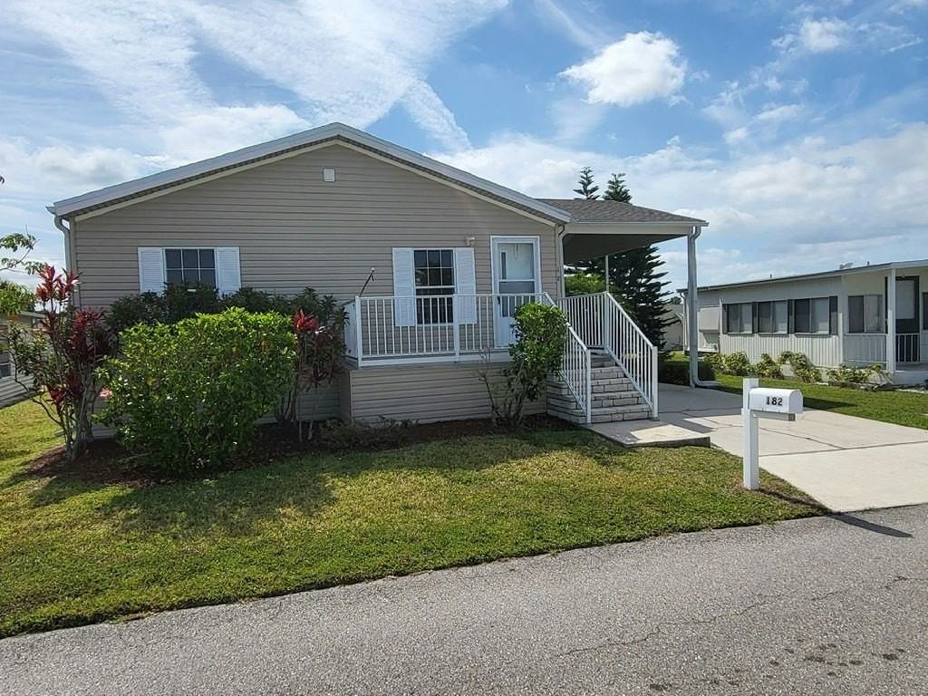 182 Oleander St #0182 - Photo 2 of 18