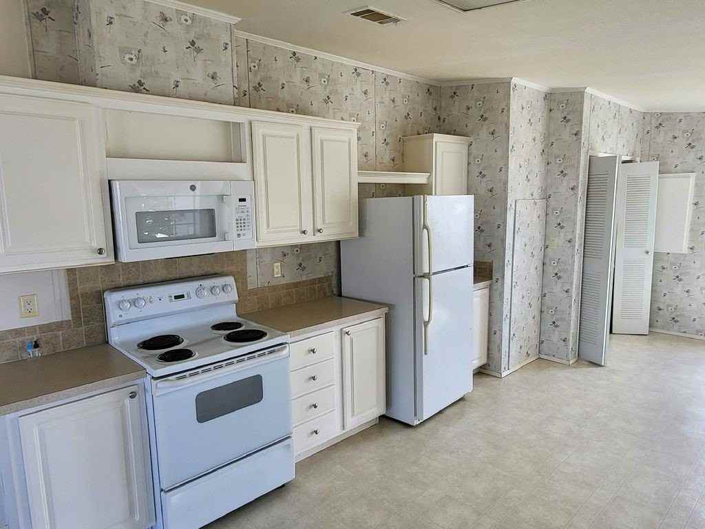 182 Oleander St #0182 - Photo 6 of 18