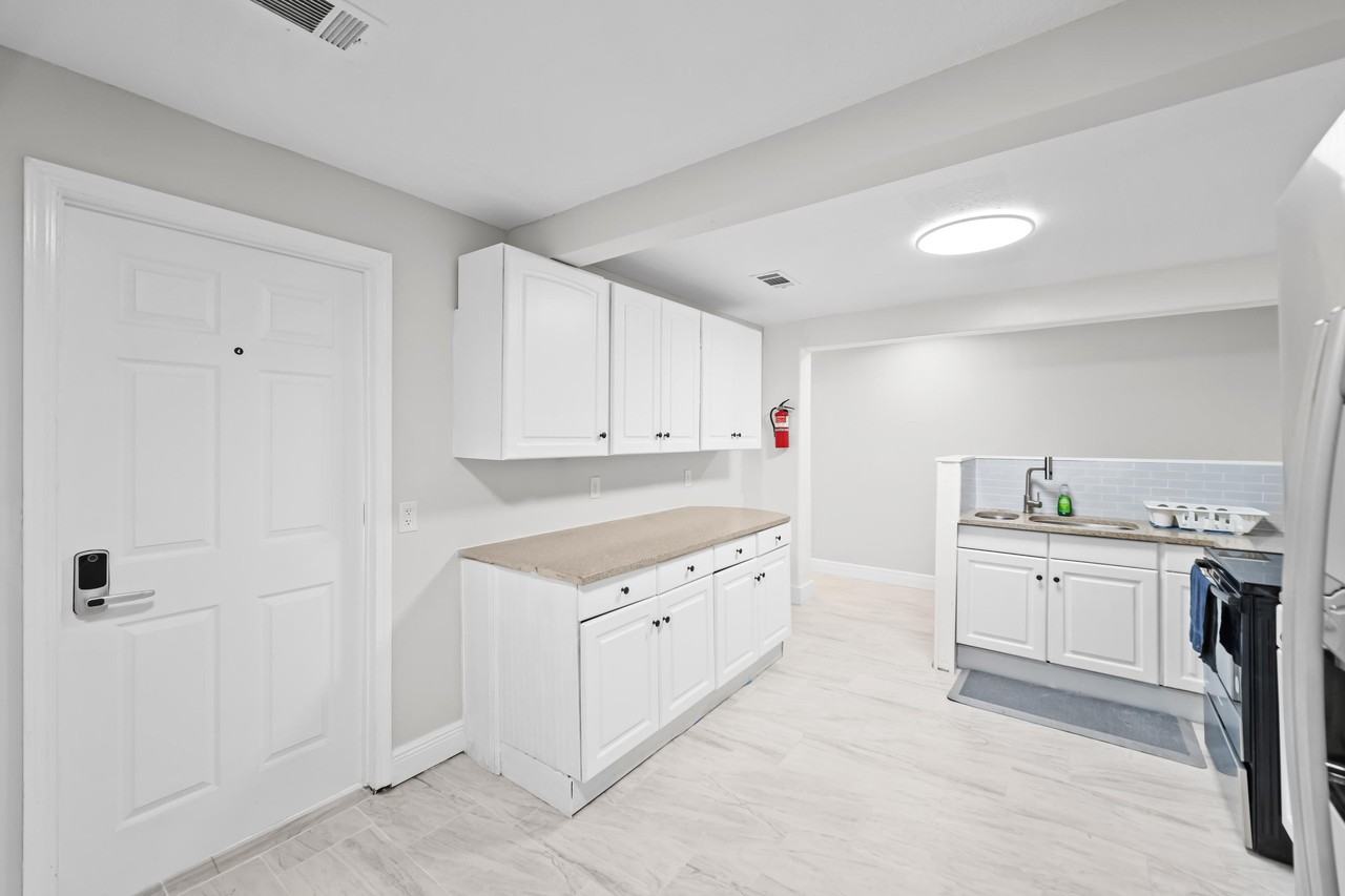 Wakefield Ave - Photo 4 of 11