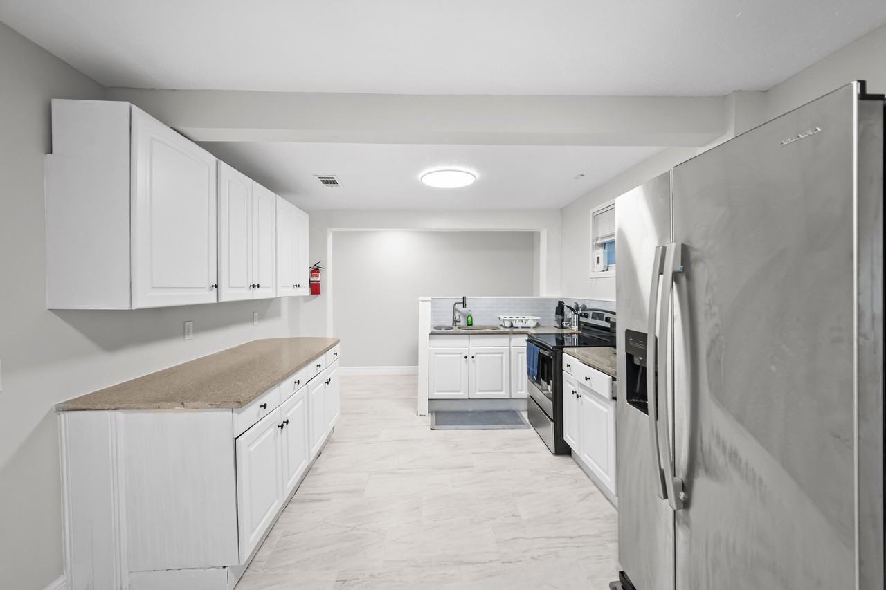 Wakefield Ave - Photo 6 of 11