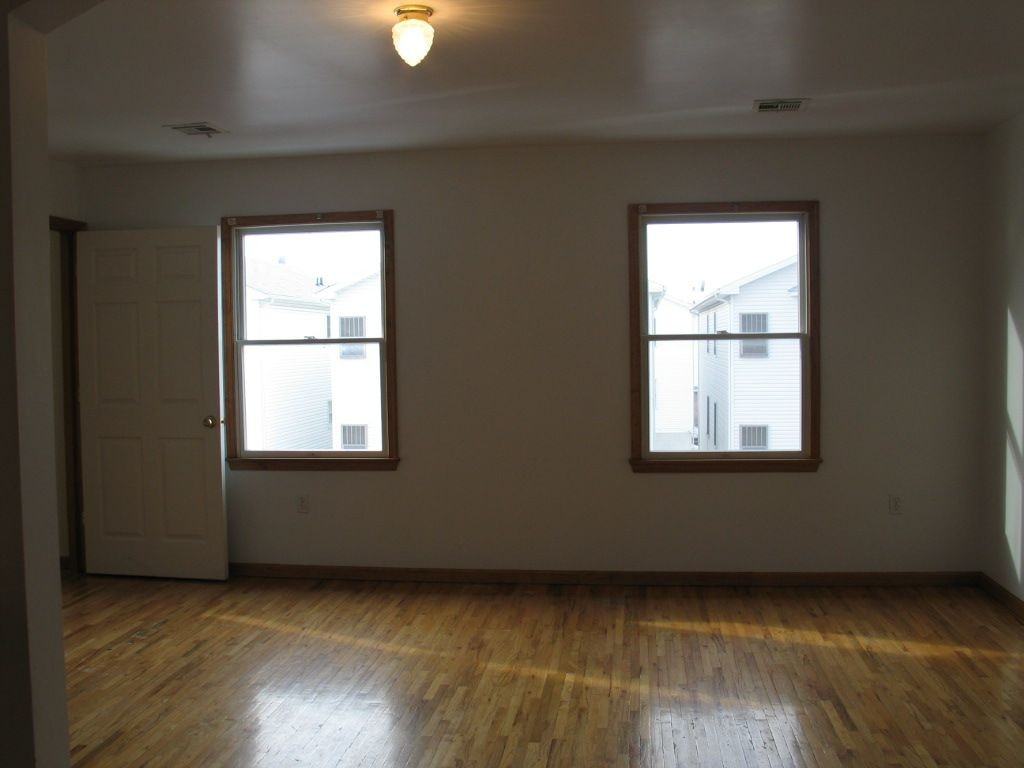 77 Sumo Village Ct - Photo 2 of 13