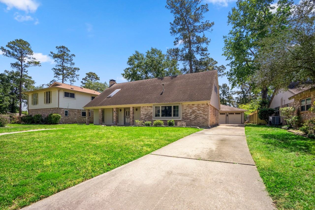 207 Greenforest Dr - Photo 3 of 32