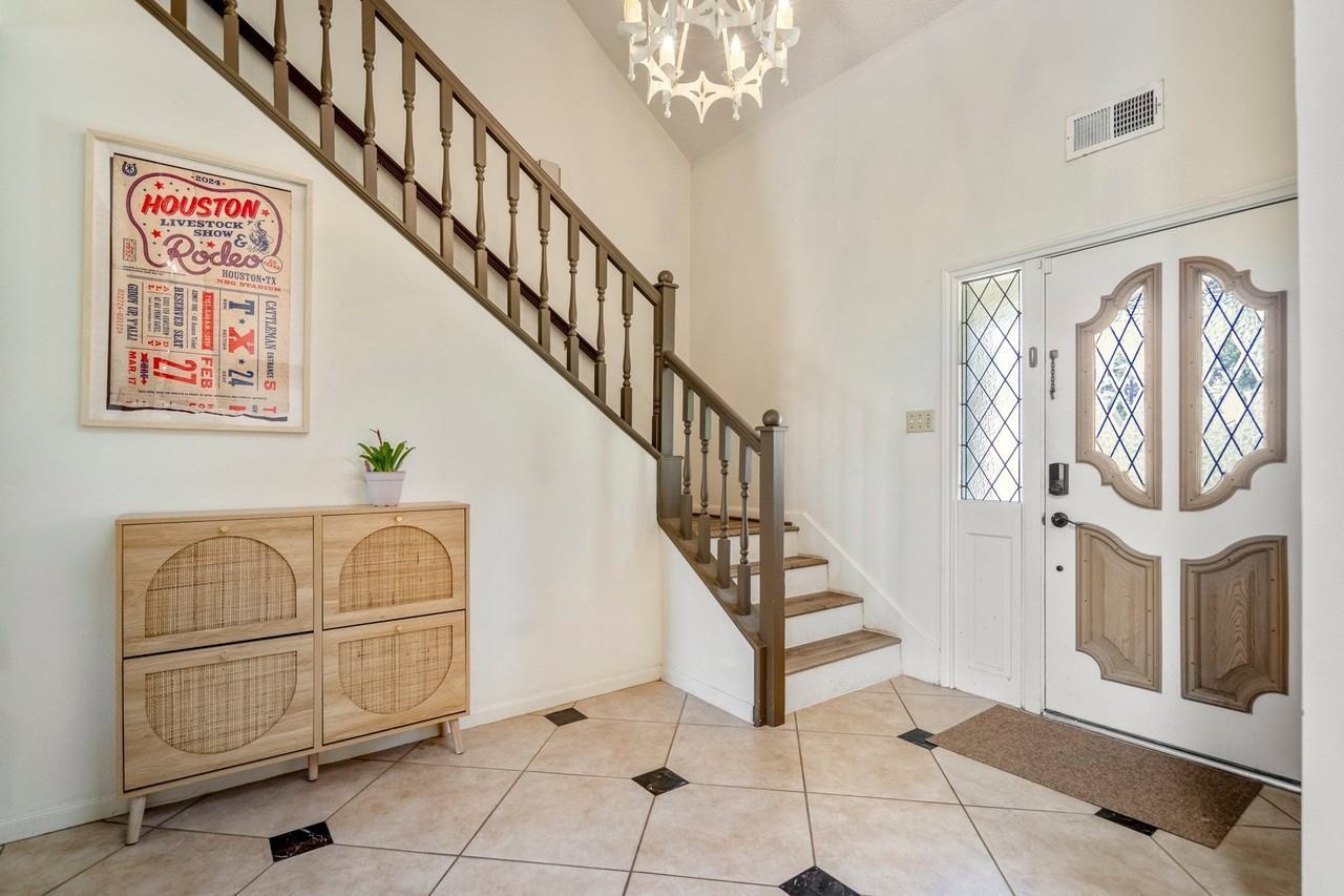 207 Greenforest Dr - Photo 5 of 32