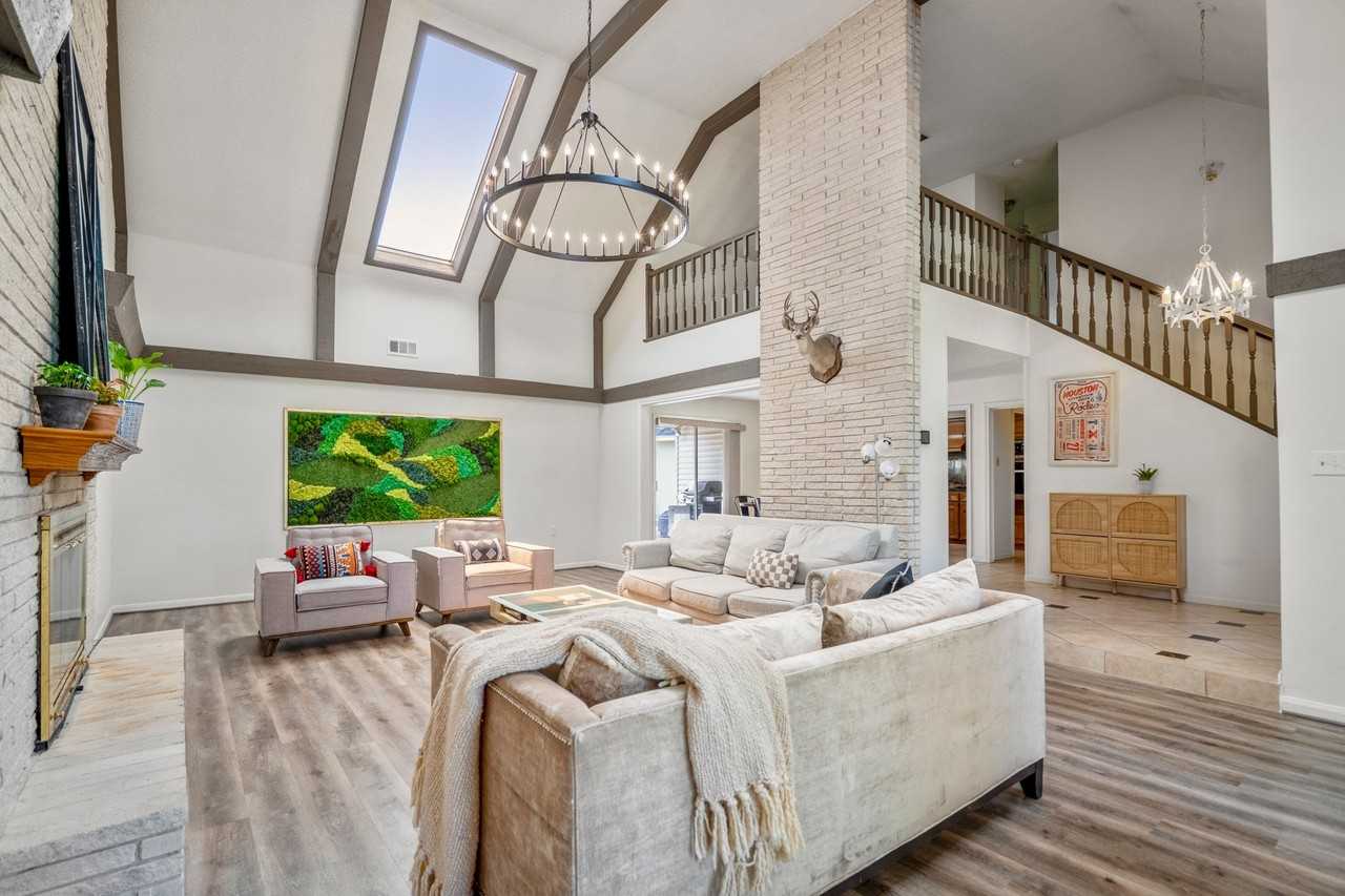 207 Greenforest Dr - Photo 6 of 32