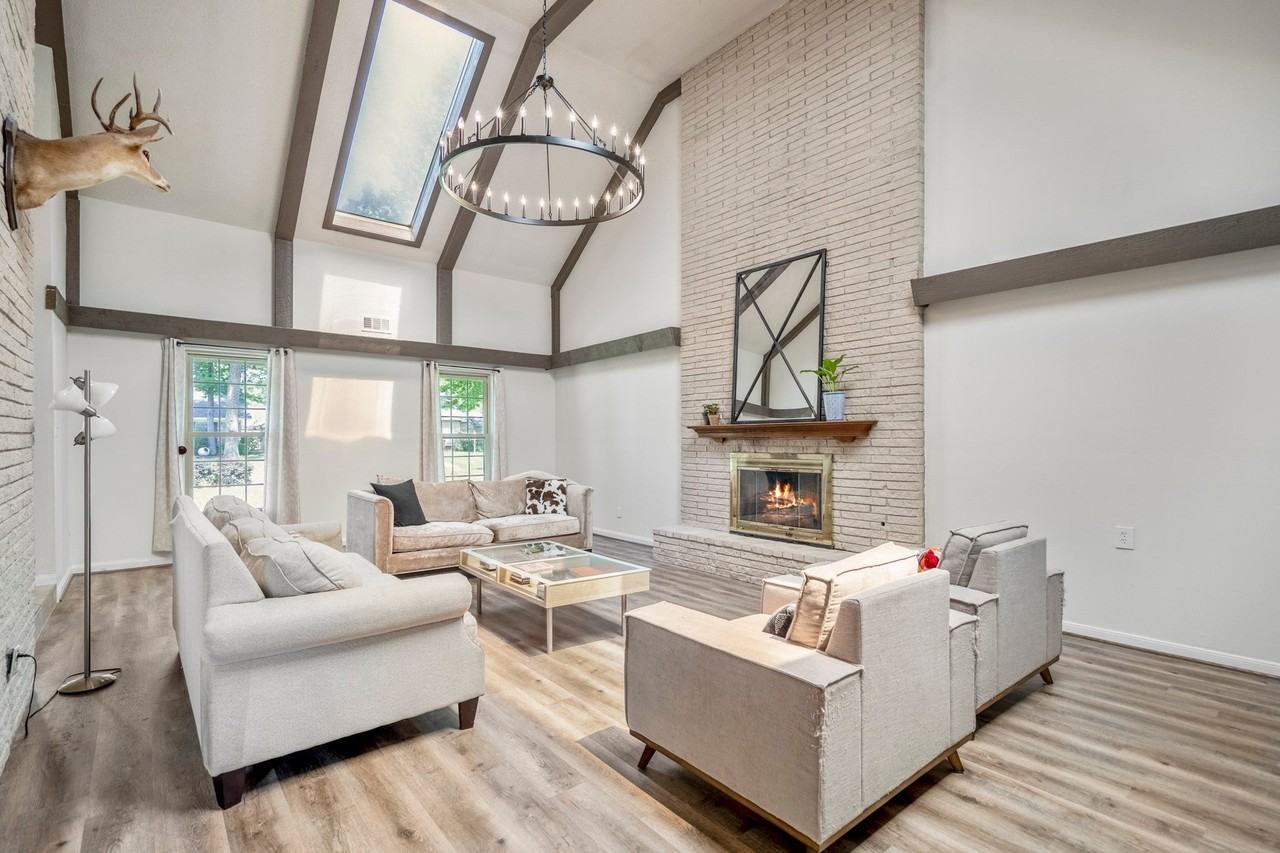 207 Greenforest Dr - Photo 7 of 32