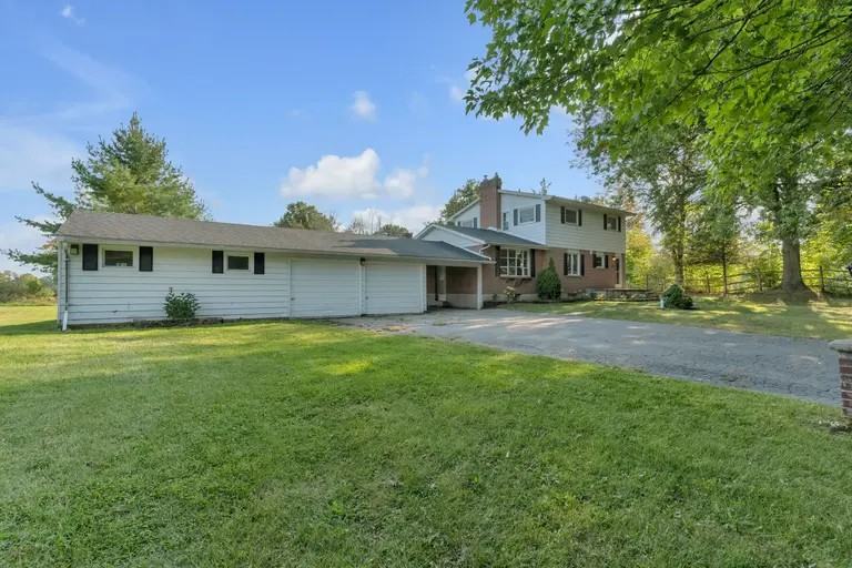 15 Aragon Rd - Photo 2 of 12