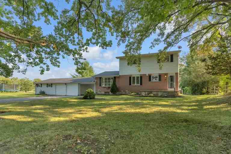 15 Aragon Rd - Photo 3 of 12