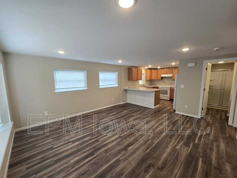 308 1/2 12th Ave - Photo 2 of 24