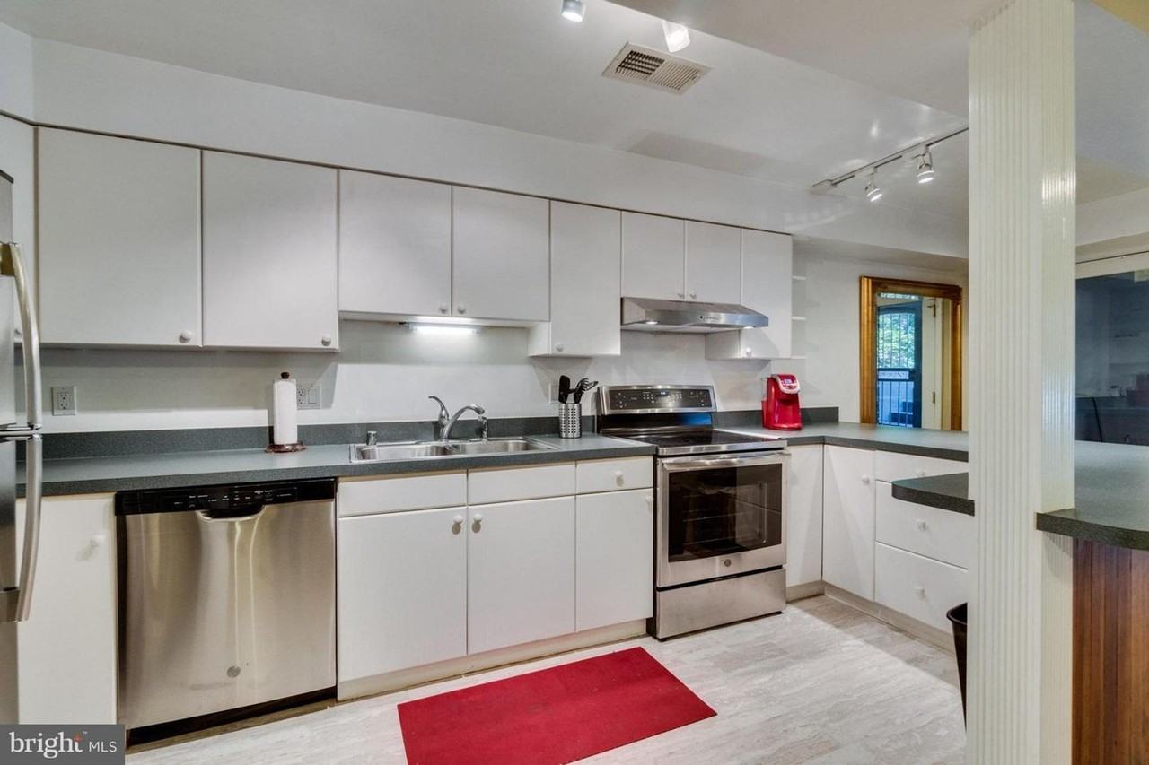 1852 Kalorama Rd Nw #B - Photo 4 of 25