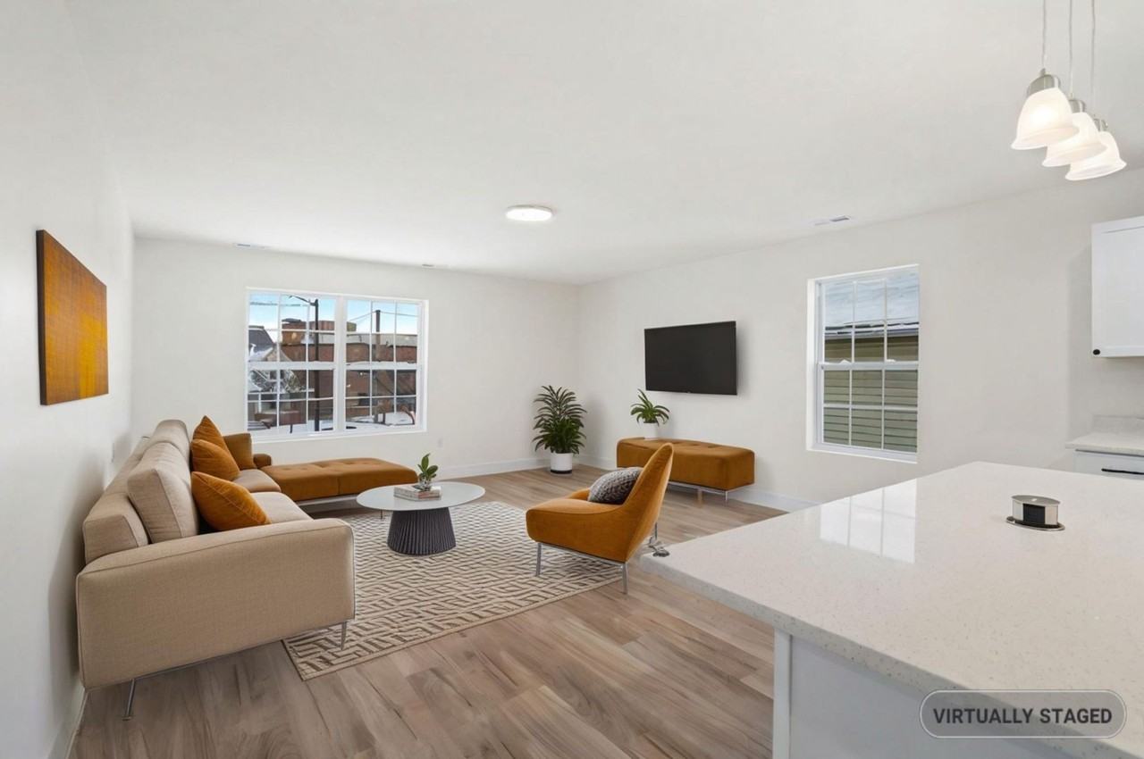 320 W Madison St Uppr - Photo 2 of 16