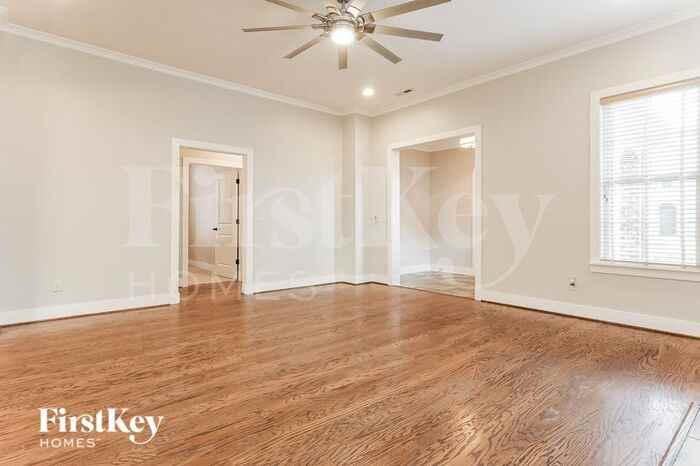 1040 Evan Cir - Photo 2 of 6