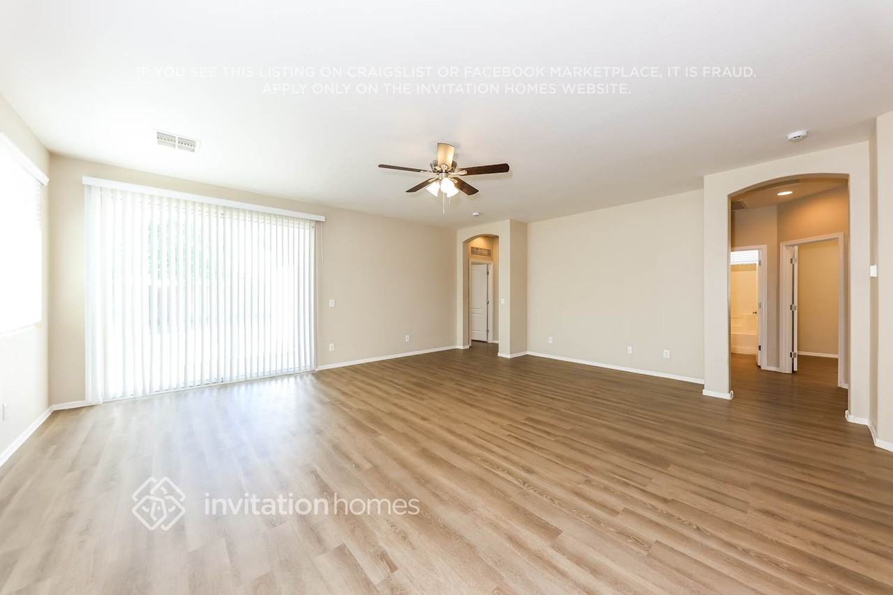 7412 W Ellis St - Photo 3 of 17