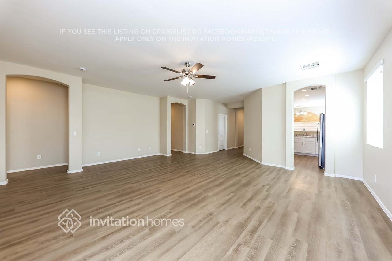 7412 W Ellis St - Photo 4 of 17