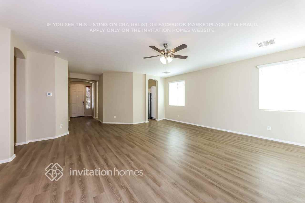 7412 W Ellis St - Photo 5 of 17