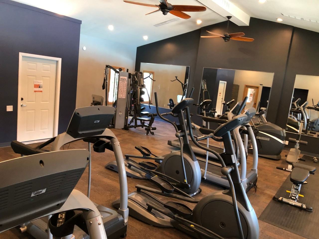 Chateau Knoll - Photo 3 of 31