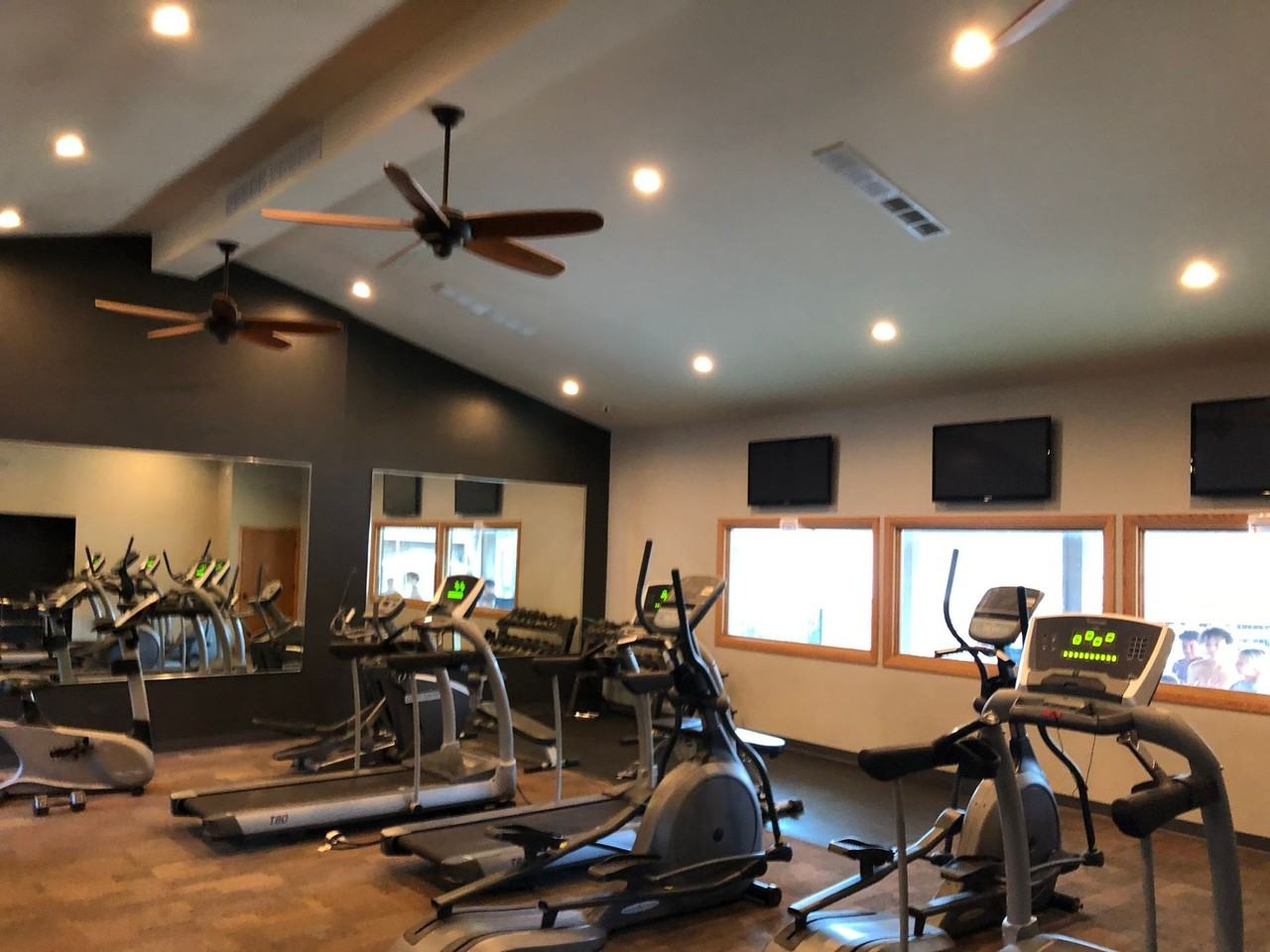 Chateau Knoll - Photo 6 of 31