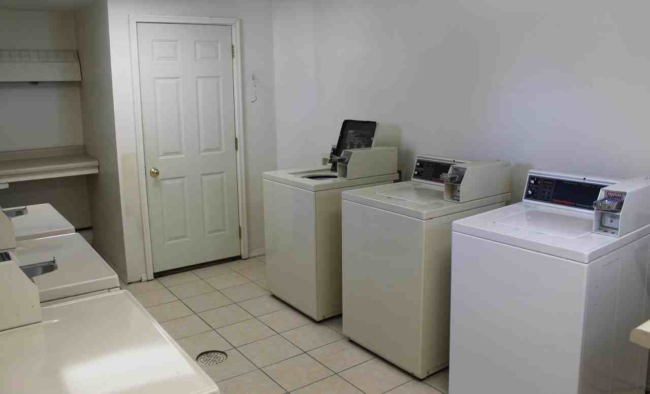 Lamplighter Apartments - Photo 3 of 3