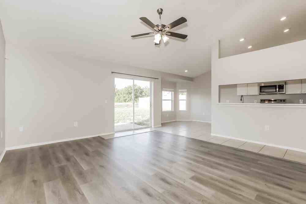 2324 Sunset Pointe Dr - Photo 4 of 16