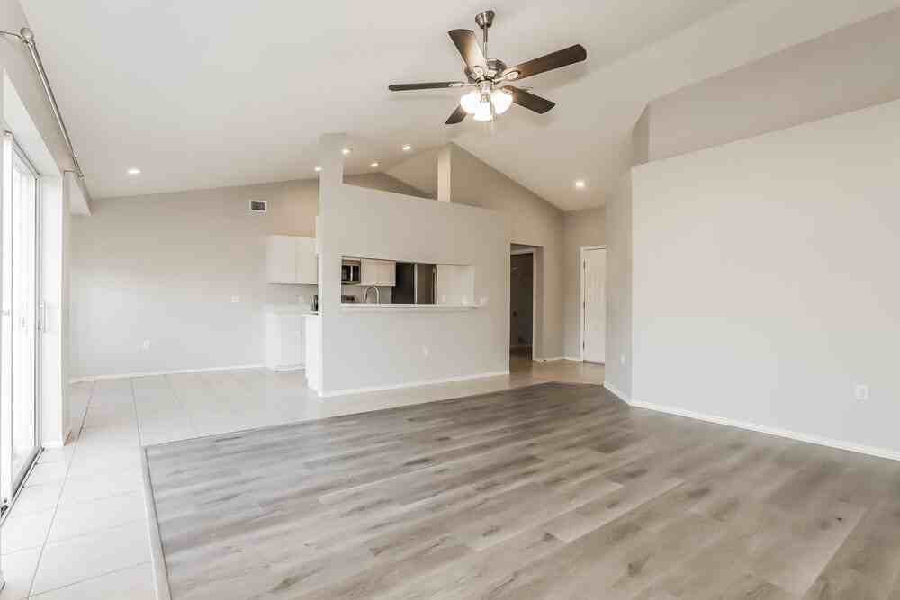 2324 Sunset Pointe Dr - Photo 5 of 16