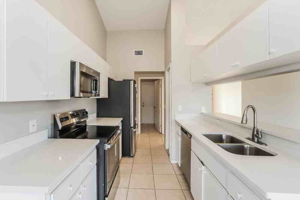 2324 Sunset Pointe Dr - Photo 7 of 16
