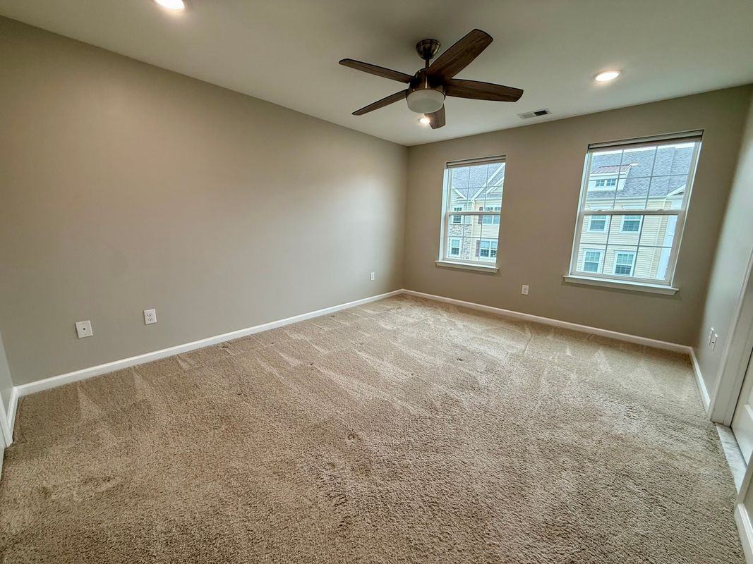 902 Chalmers Ln - Photo 3 of 26